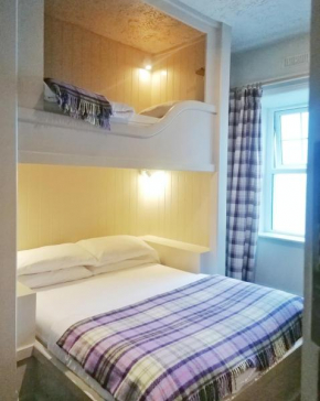 Гостиница The Rocks at Plas Curig Hostel  Бэтси Коуд
